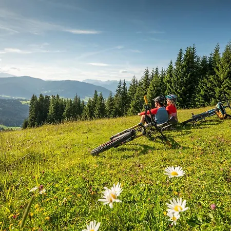 Kirchner's Apartament *